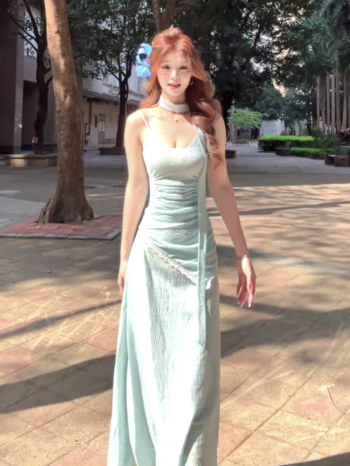 海边度假法式蓝色吊带连衣裙女夏季修身沙滩裙性感纯欲绝美长裙子